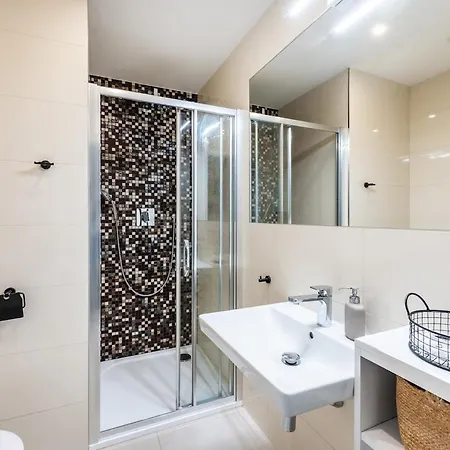 Rentero Charles Square Parking On Request Apartman *