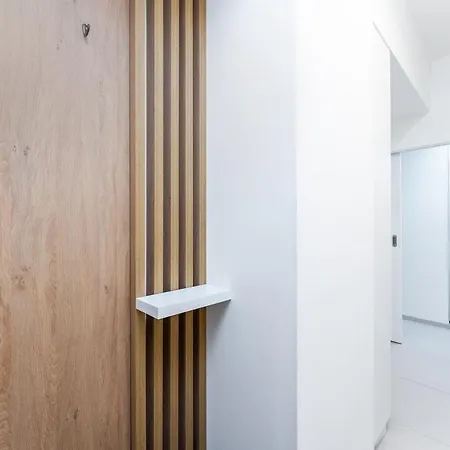 Rentero Charles Square Parking On Request Apartman *