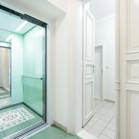 Rentero Charles Square Parking On Request * Prága